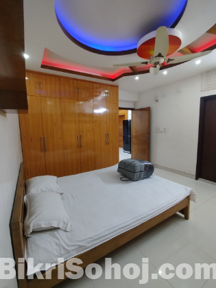 Rent Furnished 4 Bedroom Apartment in Bashundhara R/A.